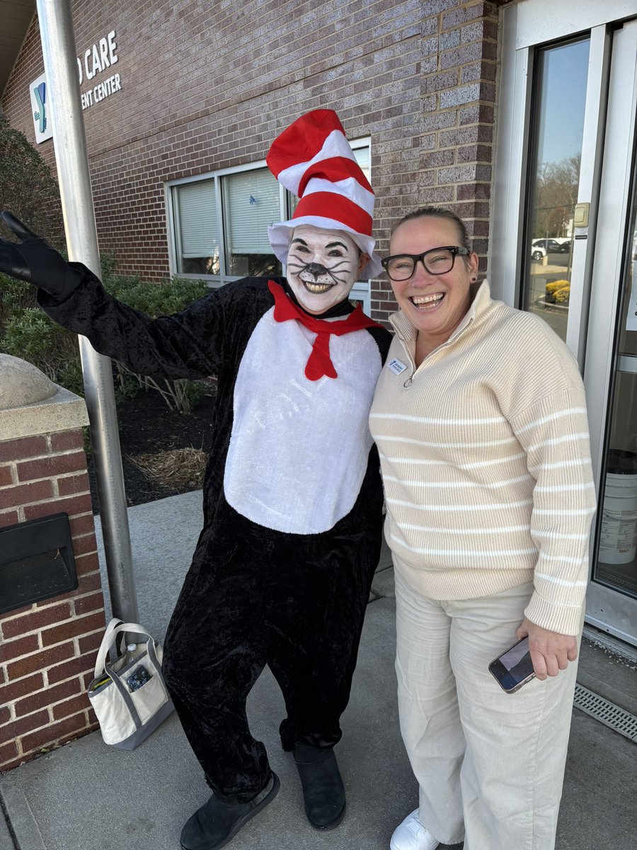 LastellaStacey's tweet image. Guess what week it is @FHFYMCA Preschool? β€οΈπ€ Happy birthday Dr. Seuss #storytime π@ymcaGMC