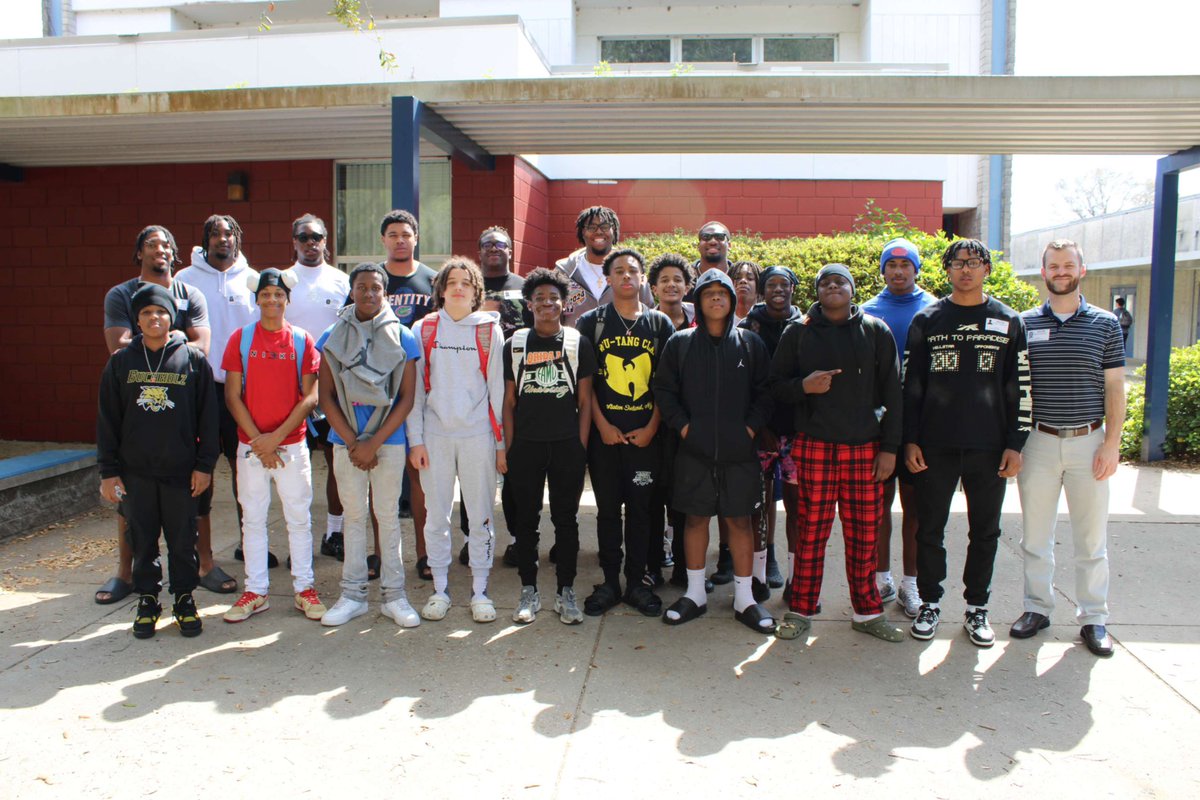 Knijeah Harris⁷⁷ (@knijeah) on Twitter photo Empowering the next generation! Today, we connected with student-athletes at Fort Clarke MS, sharing the impact of service and leadership. Together, we can create positive change. <a href="/Fl_Victorious/">Florida Victorious</a> #FVFoundation learn more madeformoreinspire.org Empowering the next generation! Today, we connected with student-athletes at Fort Clarke MS, sharing the impact of service and leadership. Together, we can create positive change. <a href="/Fl_Victorious/">Florida Victorious</a> #FVFoundation learn more madeformoreinspire.org