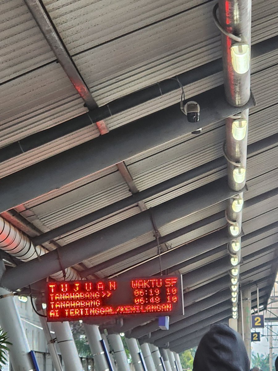 cittato_'s tweet photo. Kereta tn abang - rangkasbitung jangan 20 mnt sekali gini dong minnn.. gila sakit bgt badan kegencet tiap hari 😭💔 @CommuterLine https://t.co/x5TsomX3aC
