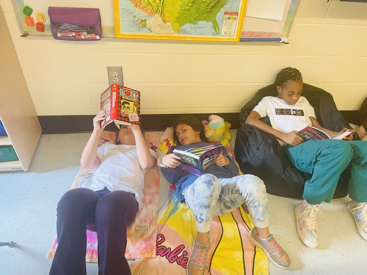 Great Read Across Cobb Day at CHES❣️ A special thank you to Ms. Lewis from Kiwanis for reading aloud one of my favorite books to my students. The students enjoyed a fun filled day of reading. ⁦<a href="/CheathamHillES/">Cheatham Hill</a>⁩ ⁦<a href="/fakfamily/">Melissa Faklaris</a>⁩