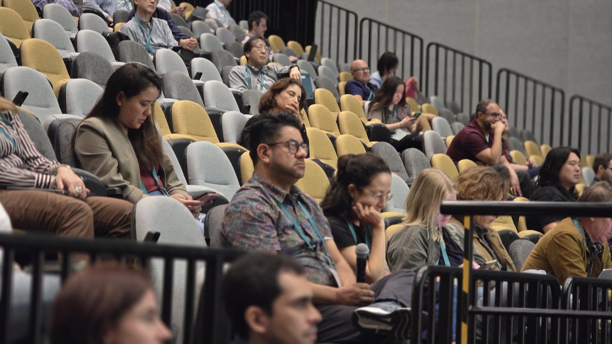 HRI_Conference's tweet image. We’re now in the Q&A session of Yolande Strengers’ keynote! 🎤💡 This year, we’re also leveraging the Whova app to bring questions from attendees directly into the discussion. Engaging conversations ahead! 🌍🤖 #HRI2025 #RobotsForASustainableWorld
