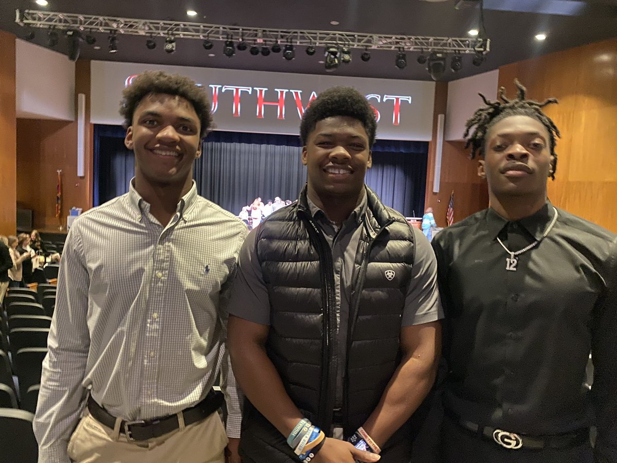 Congrats to Skylar Husband, Chris Hunter and Darrell Coleman for being inducted into PTK‼️
#ReachTheSummit ⛰️