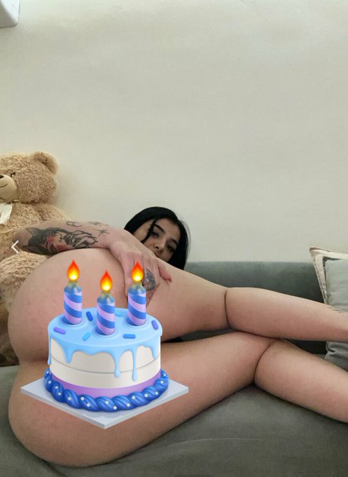 Watch Karely Ruiz's leaked NSFW photo on TwXstars