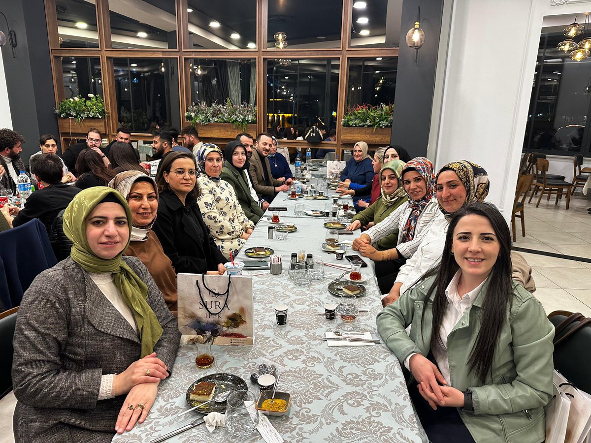 “İlçe ve belde kadın kolları başkanlarımızla birlikte iftar soframızda bir araya geldik. İftardan sonra davetimizi kırmayarak çayımıza eşlik eden il başkanımız Sn. <a href="/AvCanerOzturan/">Av. Bahri Caner ÖZTURAN</a> ‘a teşekkür ederiz. Birlikte güçlü bir gelecek için çalışmalarımıza devam edeceğiz.