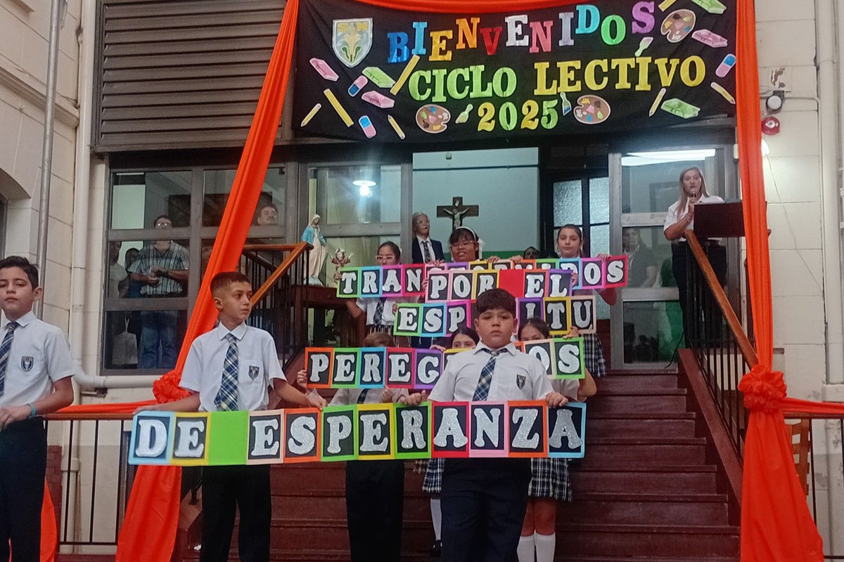 SantaMaria_ok's tweet photo. Compartimos algunas imágenes del Inicio del Ciclo Lectivo 2025 en el Nivel Primario. Agradecemos a las familias por renovar el compromiso y la confianza en nuestra institución a través de la participación en el acto de Apertura. También compartimos el recibimiento de los Primeros https://t.co/6nJ26AfaYt