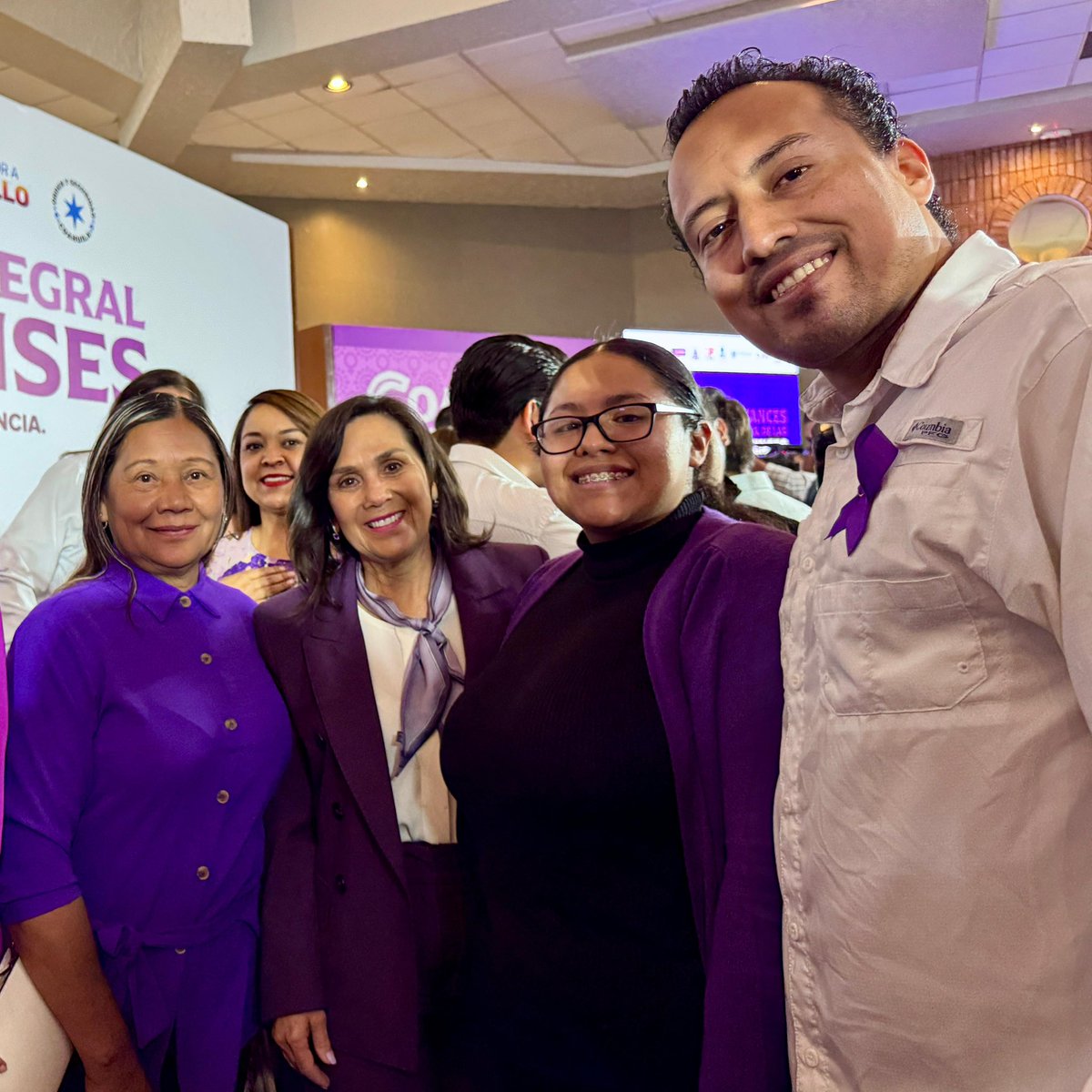 mahatma_angel's tweet photo. Las mujeres coahuilenses son el motor que impulsa nuestro estado.

En el marco del #DíaInternacionaldelaMujer junto al Gobernador @manolojim, evaluamos los avances de la Estrategia Integral de Mujeres, porque el cambio solo es posible con compromiso, diálogo y acciones concretas. https://t.co/PqbWGWrmus