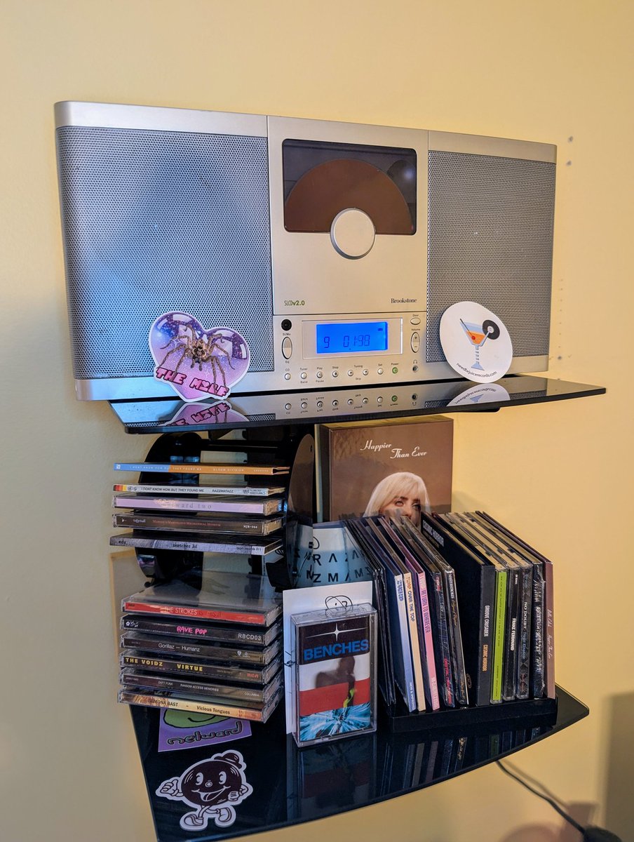 New CD player setup! Snagged this bad boy from an antique shoppe. (The shelf and CD holders too!) #physicalmedia