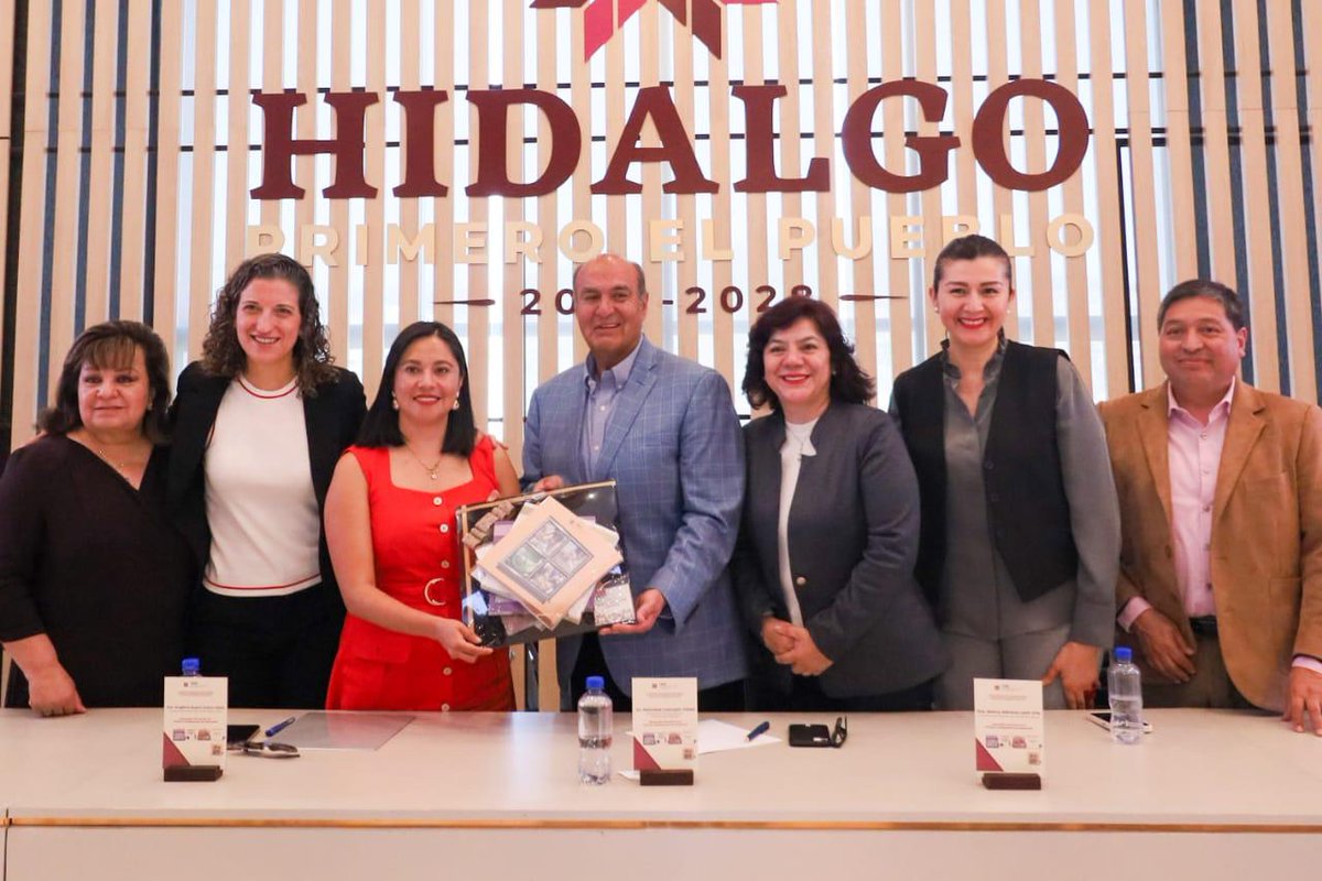 NoemiJuarezSEB's tweet photo. Me siento muy honrada por el grato recibimiento de la comunidad escolar del estado de #Hidalgo y del titular de la @SEPHidalgo, @natycastrejonv. Estoy segura de que los 5 materiales desarrollados por esta comunidad ayudarán a mejorar la educación de las y los niños hidalguenses. https://t.co/8gs4DCCK8s