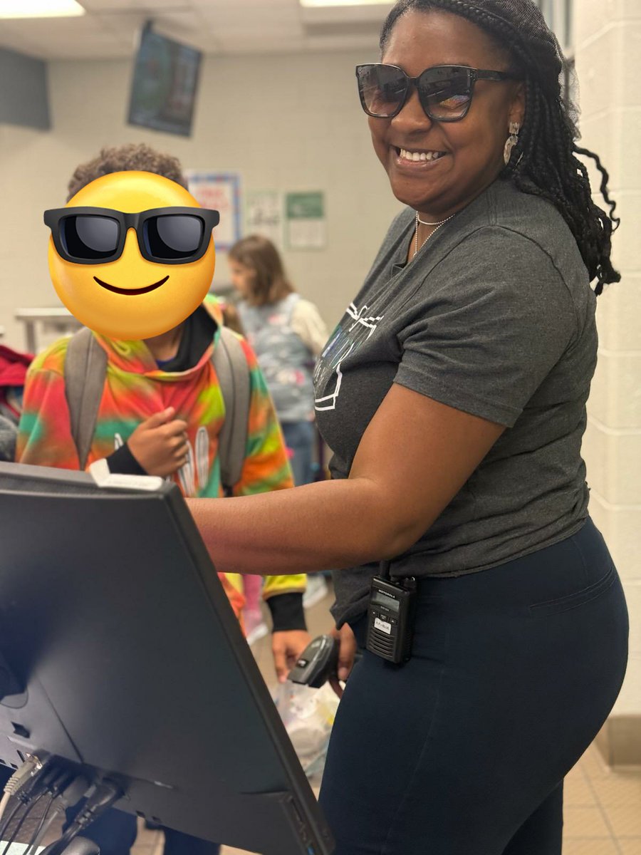 I spy our Franztastic admin team going undercover to serve our Top Secret Firebirds for National School Breakfast Week! The students had so much fun uncovering the mystery 😎 

#FESFirebirds 🔎 
#Franztastic 💙 💚