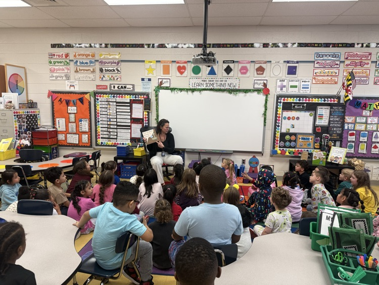 PtPleasantAACPS's tweet photo. Today was Mystery Readers for Read Across America! 📚✨ Ms. Lively, Ms. Smith, and Ms. Chitwood were the surprise readers for Kindergarten! @AACountySchools #BelongGrowSucceed https://t.co/gXx4RH4ICm