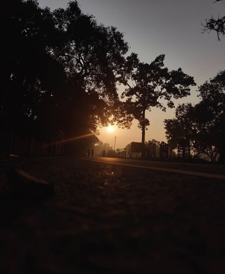 HumaiyaF's tweet photo. এ পথ যখন গল্পহীন ছিল তখন আমাদের কবিতা আশ্রিত সংলাপ গল্প তৈরির কারিগর হয়ে উঠল; https://t.co/Ts44cWmYpE