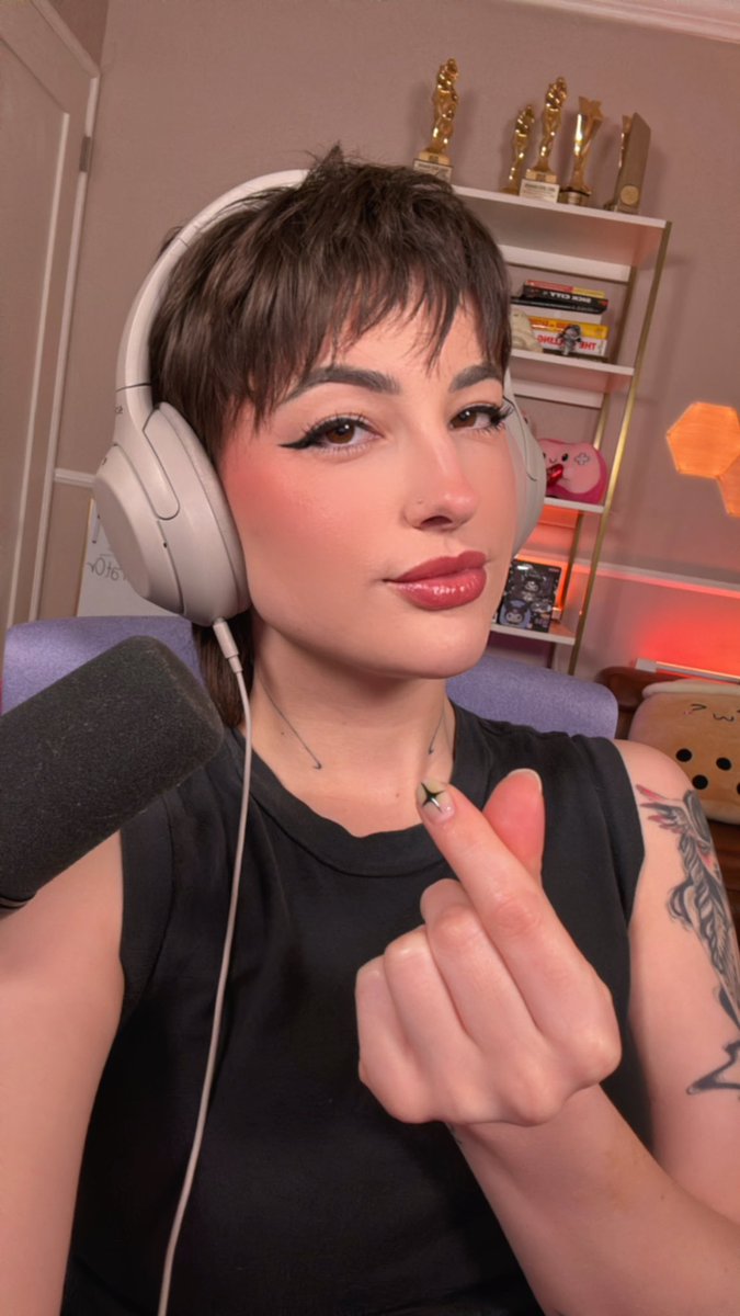 Streaming now! Twitch.tv/kristenscott