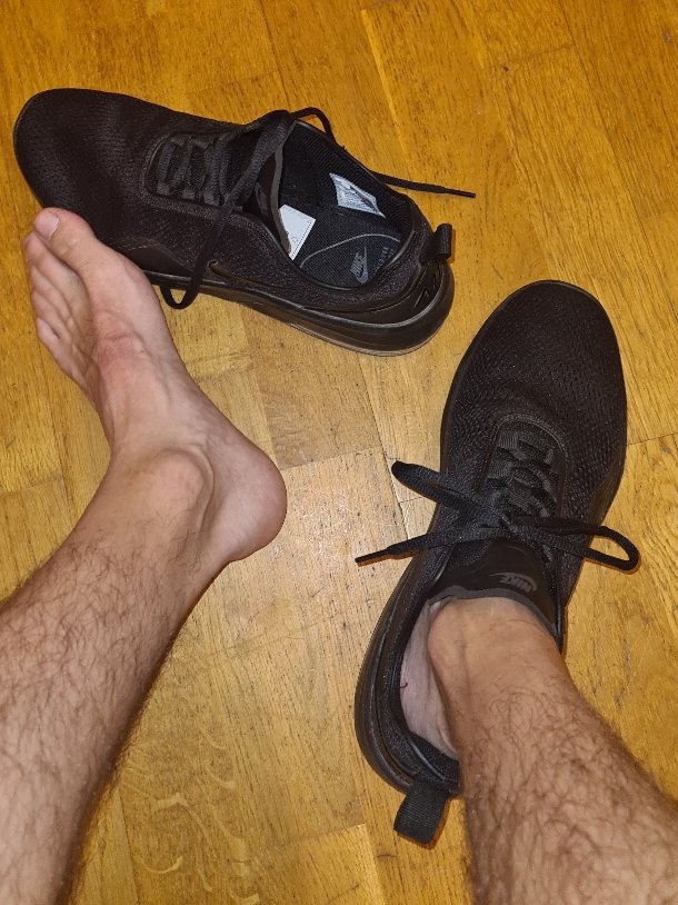 maxou888157283's tweet photo. #feetfetısh #feetworshi̇p #feetِ #feetmen #kiffeur #barefoot #sexyfeet #gayfeet #pieds #pies #malefeet #boyfeet #guyfeet #tn #Nike #nikeshoes https://t.co/UP4IgtAwAf