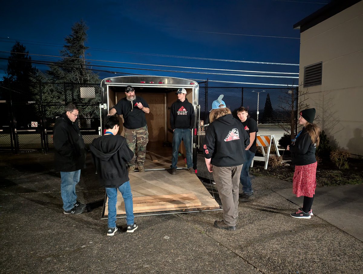 Skynet_Robotics's tweet image. Salem was a blast! It was wonderful being on an alliance with you 955 (ctrl c) and 3674 (clover bots)!