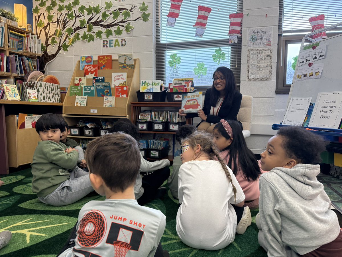 teachthinklearn's tweet photo. We loved having Dr. Bangia come in to read us a story @tincroadschool!  Thank you Dr. Bangia! 📚📖 https://t.co/SNwYWwMrRT