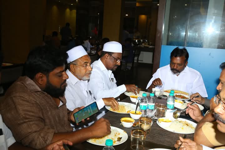 vck_dinesh's tweet image. நான்காம் நாள் 
மனிதம் போற்றும் புனிதர் எழுச்சித்தமிழர் அவர்களின் தலைமையில் நான்காவது நாள் சஹர் நோன்பு நிகழ்வில்...