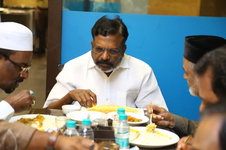 vck_dinesh's tweet image. நான்காம் நாள் 
மனிதம் போற்றும் புனிதர் எழுச்சித்தமிழர் அவர்களின் தலைமையில் நான்காவது நாள் சஹர் நோன்பு நிகழ்வில்...