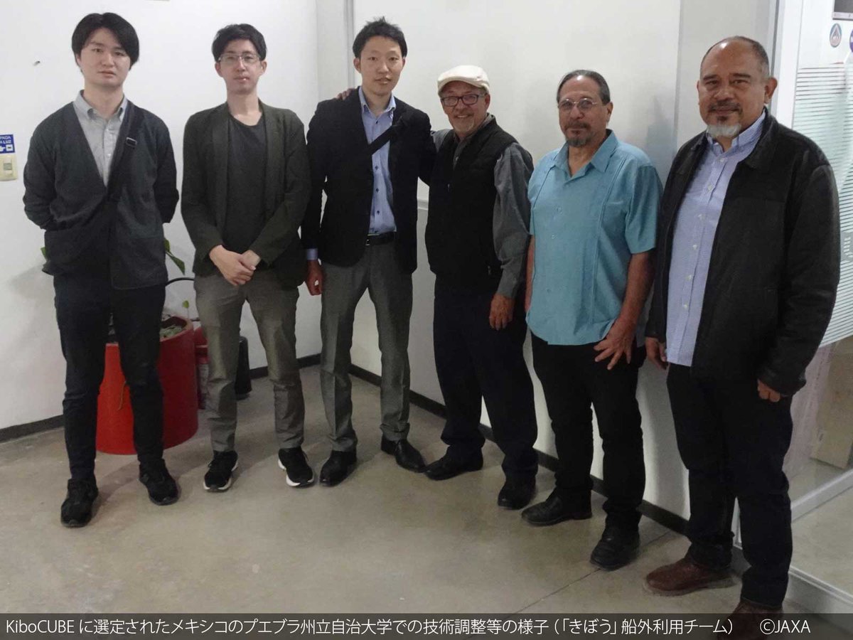 JAXA_Kiboriyo's tweet photo. 🇲🇽¡Hola! #国連宇宙部 #UNOOSA との連携プログラム #KiboCUBE に選定された、メキシコのプエブラ州立自治大学 #UPAEP に #JAXA 「きぼう」船外利用担当チームが訪問中✨
2025年の打上げ・放出を目指して技術調整を実施しています。学生さんや大学関係者向けにJAXAの取組みを紹介する機会も頂きました! https://t.co/OcaluUUbZa