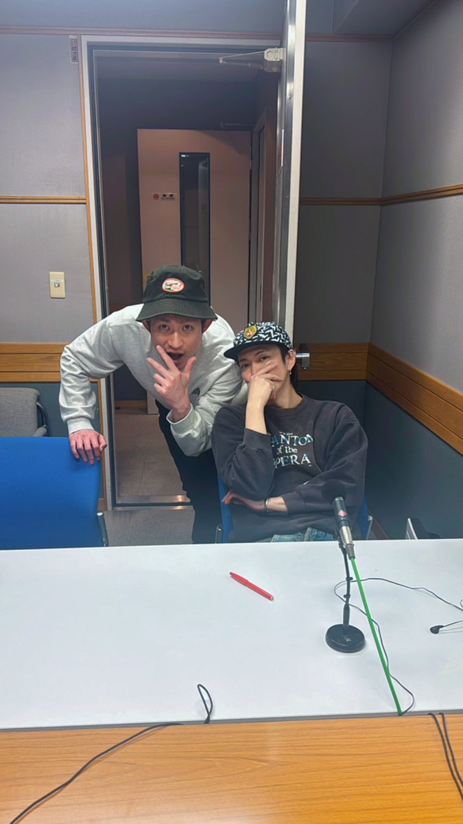 1053_pitarazi's tweet photo. 今日も21時からです。

シャレオツなファッション雑誌に出たみたいです。

#CBCラジオ #ぴたラジ #ふぉ～ゆ～ https://t.co/fVkZuBIhUo