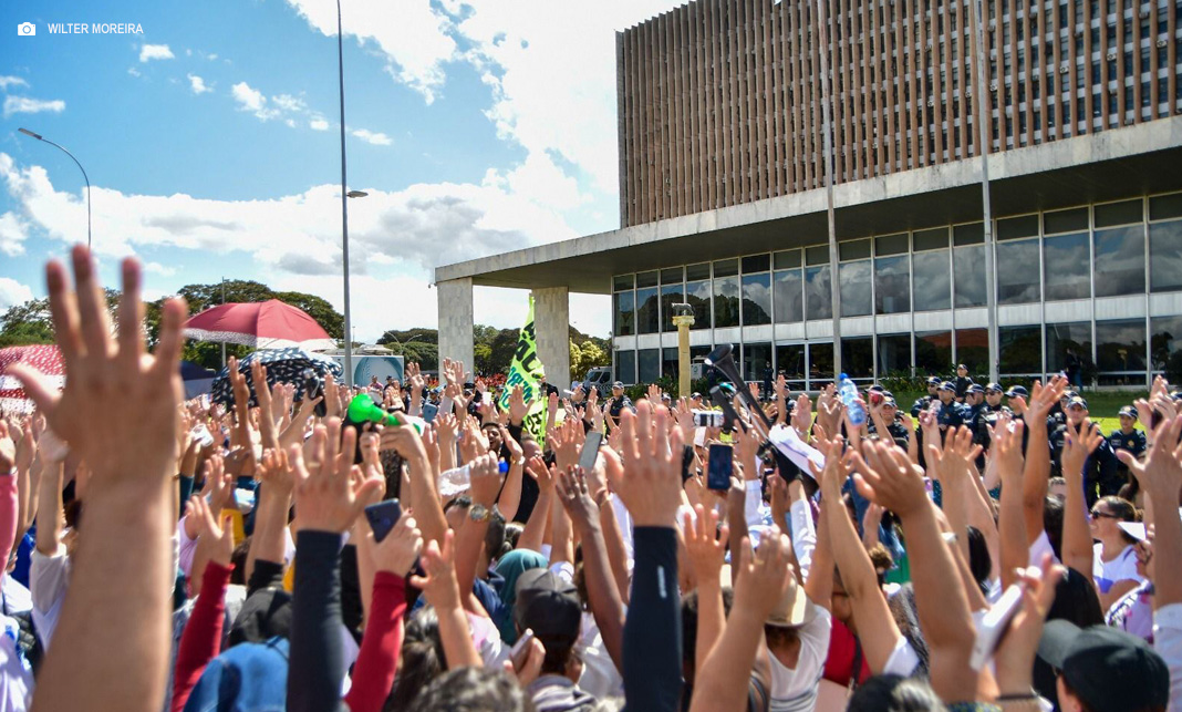 PDNewsBR's tweet photo. Sindate-DF convoca categoria para eleições na segunda (10)
https://t.co/DOO7zvAd9k
#ELEIçõES #ENFERMAGEM #SINDATE #TéCNICOSEMENFERMAGEM https://t.co/xDwghDYDKc