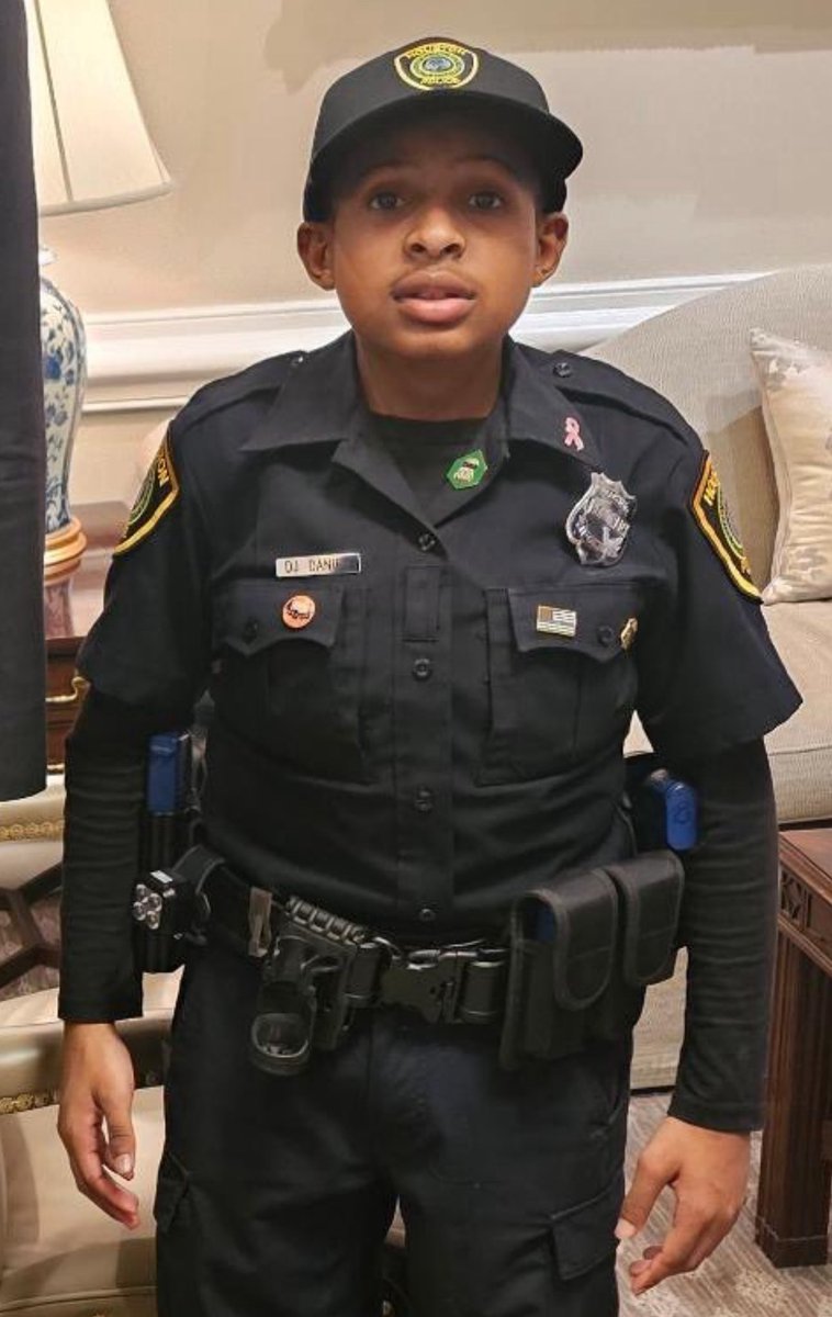 GuntherEagleman's tweet photo. Officer of the year! 🏆 https://t.co/UAN4JpTaAj