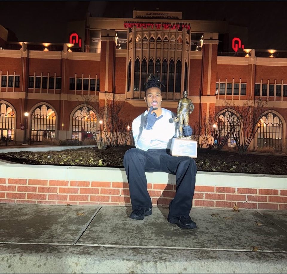 Jahdae Barron made a quick stop after his Jim Thorpe Award trophy ceremony according to his latest IG post. 

<a href="/ontexasfootball/">OnTexasFootball</a>
