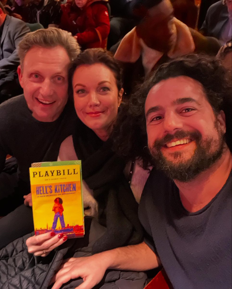 Schadeyboot's tweet photo. My FAVE BFF Throuple….
#ScandalFam #BFF https://t.co/7GJnaT69mf