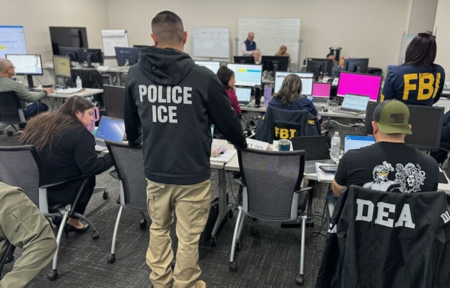 miFBIElPaso's tweet image. El #FBIEP continúa dedicando diversos recursos a nuestros socios en #ICEgov durante las operaciones de aplicación de la ley de inmigración nacional en curso. En El Paso, eso incluye activos de investigación y experiencia analítica y técnica. @ICEgov @HSIElPaso