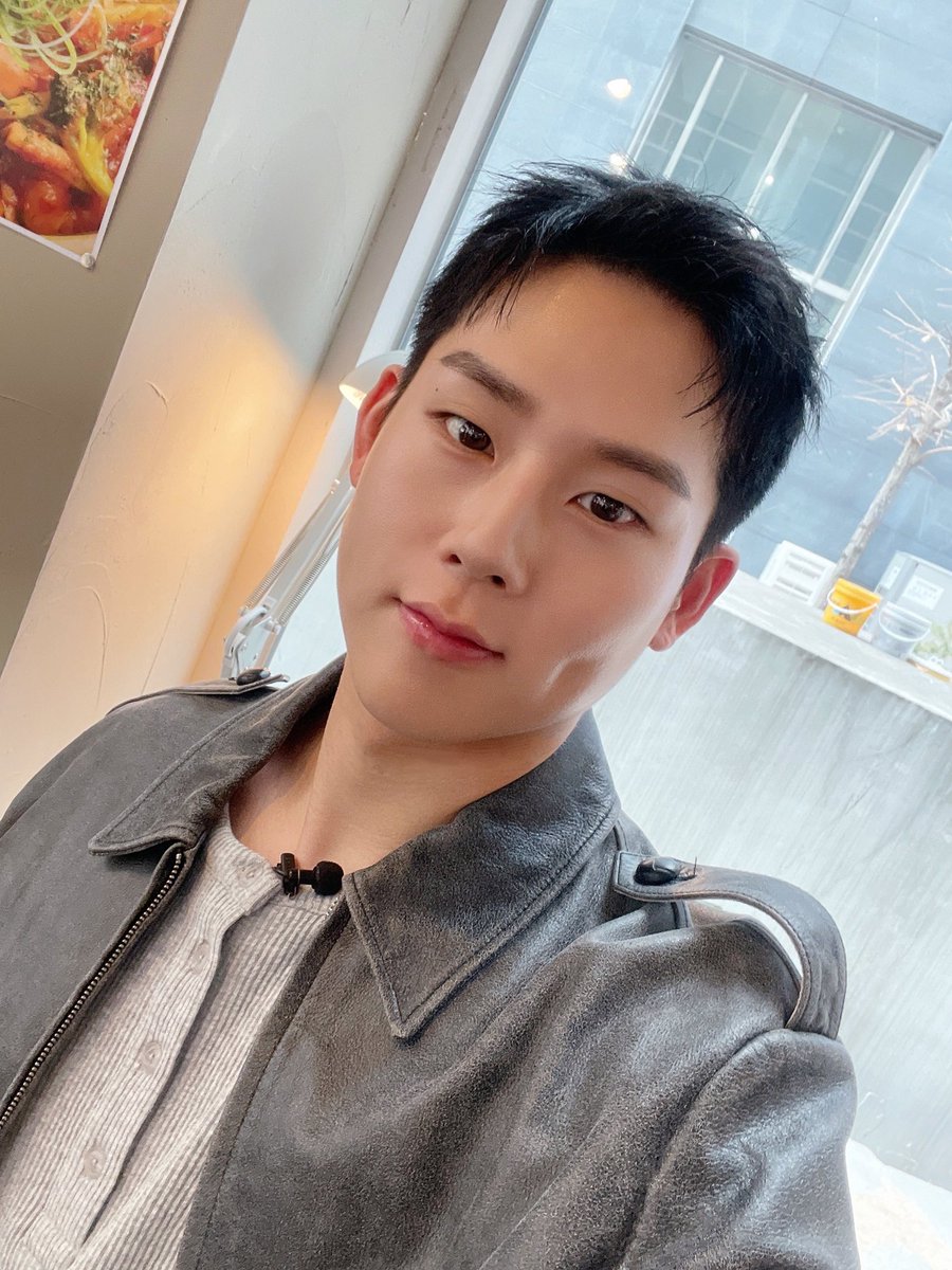 몬스타엑스 주헌, 돌아온 애교 폭주 기관차… '꾸꾸까까' 이을 '필뜽' ('용타로')
이용진도 인정한 예능감…"사람 자체가 재밌다"
"만들어 둔 곡40곡"... 팬心 술렁

[사진 : 유튜브 채널 '이용진 유튜브 LEEYONGJIN YouTube' 영상 캡처, 몬스타엑스 공식 X]

#주헌 #몬스타엑스 #JOOHONEY #MONSTAX