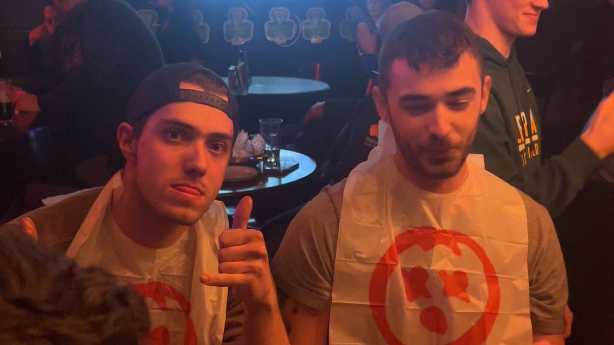 YounkShack's tweet image. Completed the Hudson’s “Hot AF” wing challenge for the 4th year in a row🤙😂