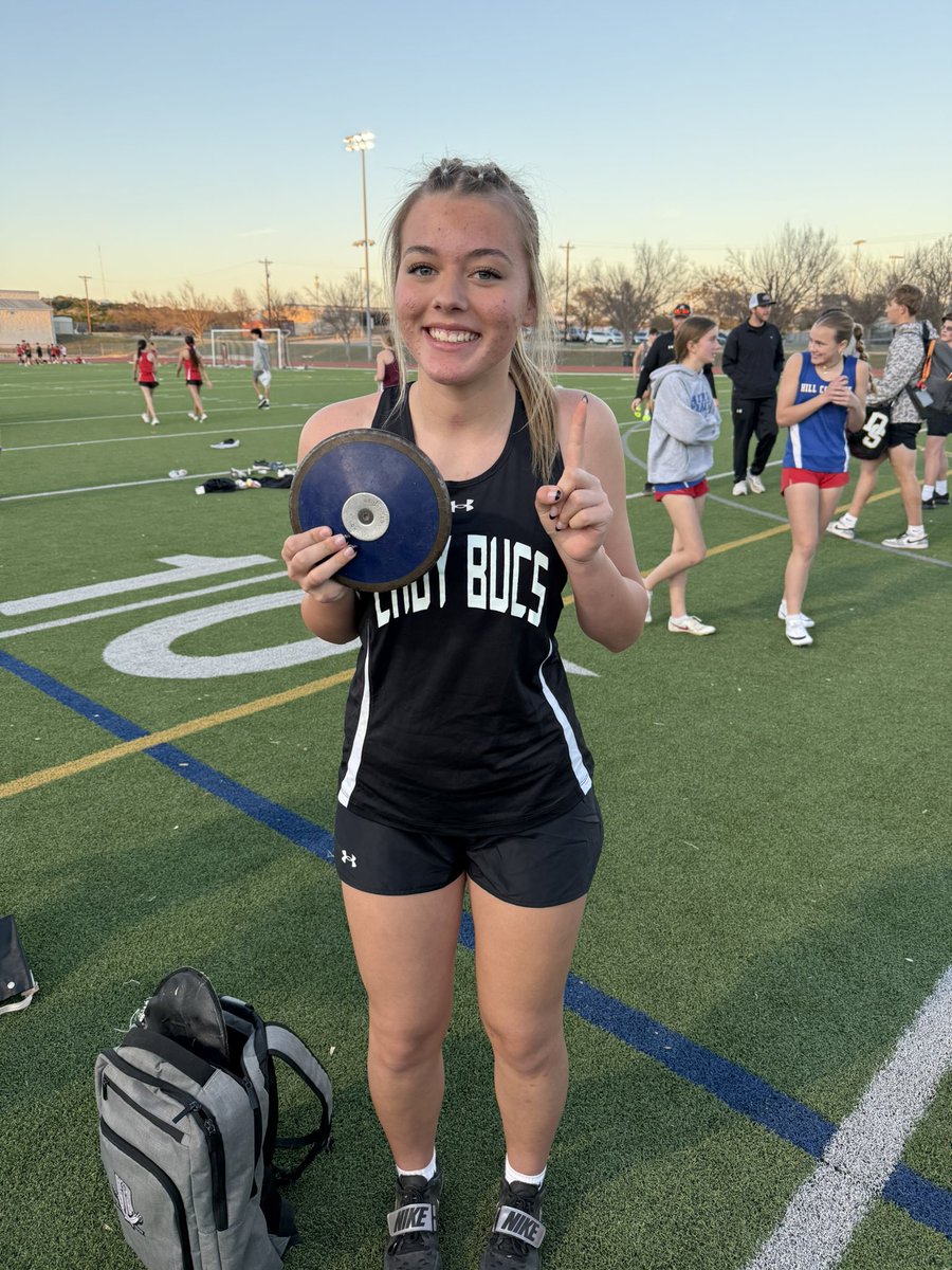 🚨🚨NEW SCHOOL RECORD 🚨🚨
Joycee set a new record in Discus with a throw of 88’9!