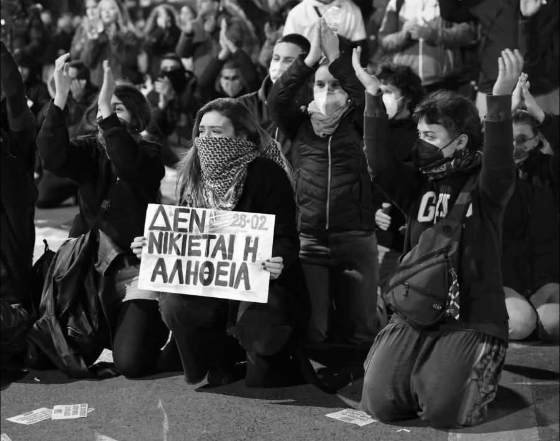 montexios's tweet image. Μπήκαν μπροστά τα παιδιά γιατί η γενιά μας τα έκανε σκ@τα.