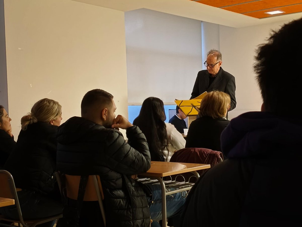 Representació ahir al CFA de #Gavà convidat per <a href="/lletres/">Lletres catalanes</a>  de Soc Àngel Guimerà que recorre centres educatius aquest any fent reviure <a href="/AnyAngelGuimera/">Any Àngel Guimerà</a> . Amb <a href="/JepBarcelo/">Jep Barceló</a>  i dramatúrgia pròpia 
<a href="/educaciocat/">Educació</a> <a href="/cultura_cat/">Cultura</a> <a href="/TRbacardi/">ramon Bacardit</a>