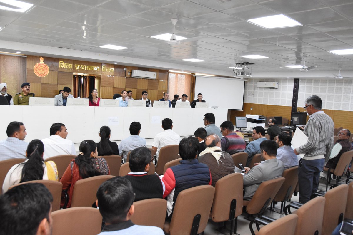 dipro_hisar's tweet image. सीएम विंडो की शिकायतों को गंभीरता से न लेने वाले अधिकारियों के विरुद्ध होगी कार्यवाही : उपायुक्त अनीश यादव 
कहा, 15 दिन बाद सीएम विंडो की शिकायतों होगी समीक्षा बैठक आयोजित, जिसमें लंबित शिकायतों का होगा रिव्यू 
@cmohry @DiprHaryana  #CMWindow #Hisar