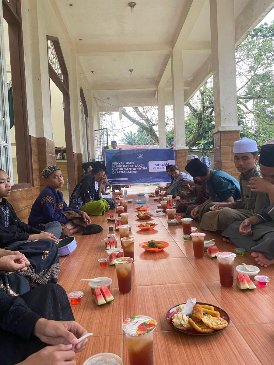 IbrahimAzzaini's tweet image. MasyaaAllah… takjil utnuk pesantren penghafal Quran 🥲🤲🏻
Alhamdulillah makasih orang baik
Menu spesial 
🥣 bubur kacang hijau
🍟gorengan 
🧋lemon tea
🍮 puding 

Yuk bismillah 10rb/paket
Udah bisa bahagiakan 1 santri dan yatim loh 🥲🤲🏻

Bantu RT ya