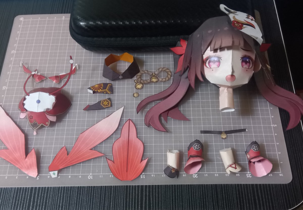 崩壊スターレイル花火の
ペーパークラフトに挑戦中

思ったよりパーツが多い

紙漫糖さんから販売中
etsy.com/listing/185660…