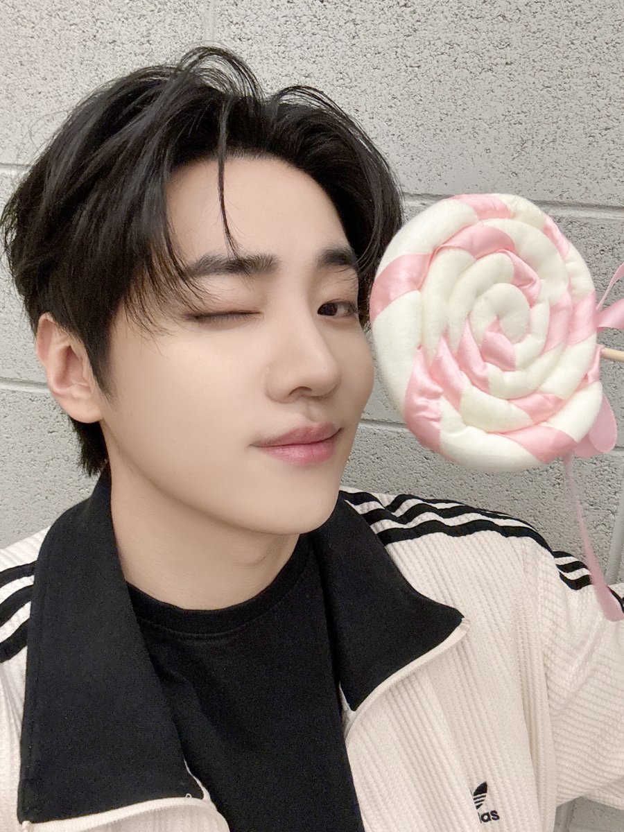 [📸] 해피 화이트데이🩷

🐰🐹🐱🐻🦊🍭

#DKZ #디케이지