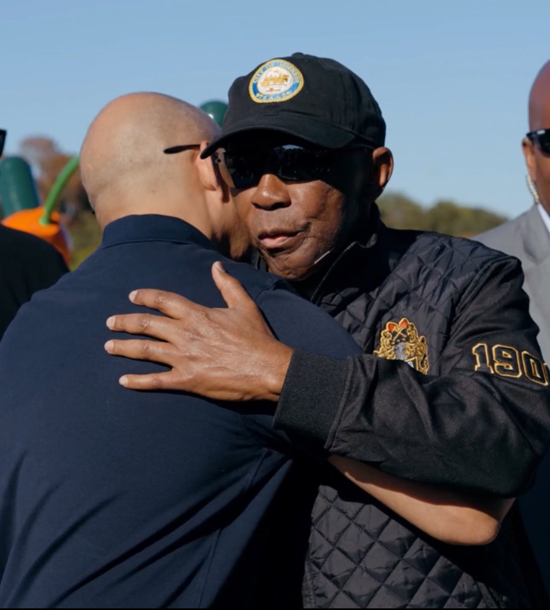 Beto4TX's tweet photo. @SylvesterTurner 
We met decades ago and worked together to address food insecurity and improve our neighborhoods.  

Your work lives onward.   

Matthew 25:35-40. https://t.co/oDOe5yPz4A