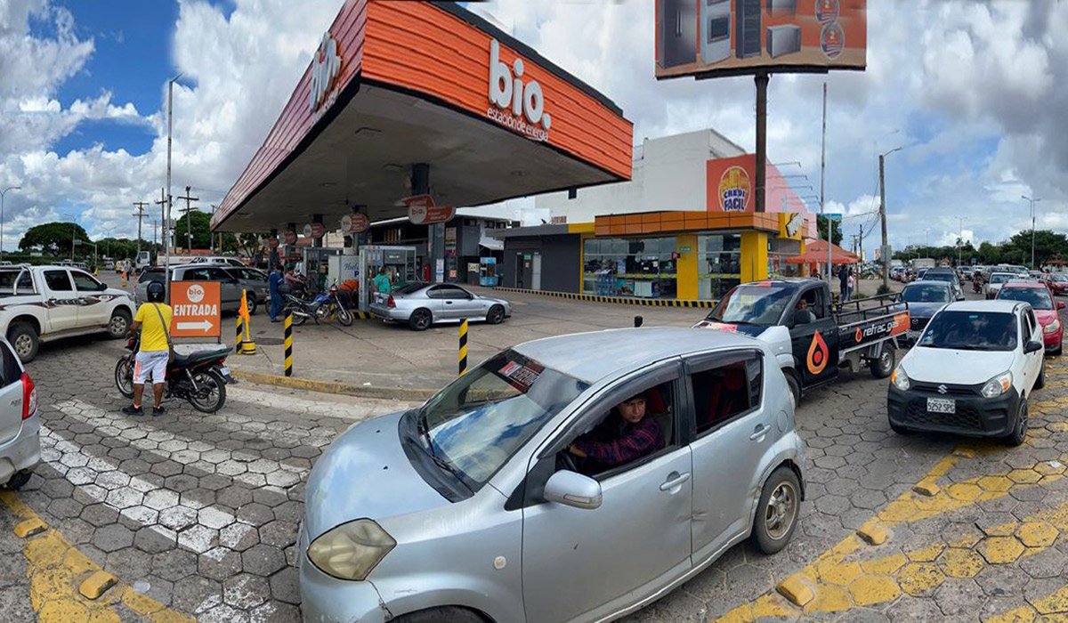 eldiabolivia's tweet photo. Persisten filas, arroceros temen pérdidas y Arce instruye al gabinete garantizar el diésel
Conoce toda la información >> https://t.co/9gz5nmWJTq
#ElDíaBolivia #FaltaDeCombustibles #LargasFilas #GobiernoLuisArce https://t.co/d00Zglz3lc