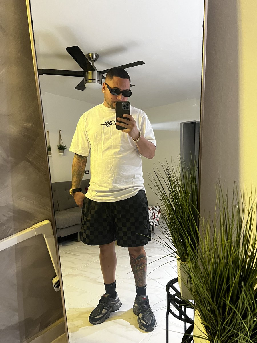 nitobe23's tweet image. La vida está Rara, Nadie es de cora el que te brega ahora mañana te saca en cara ;/