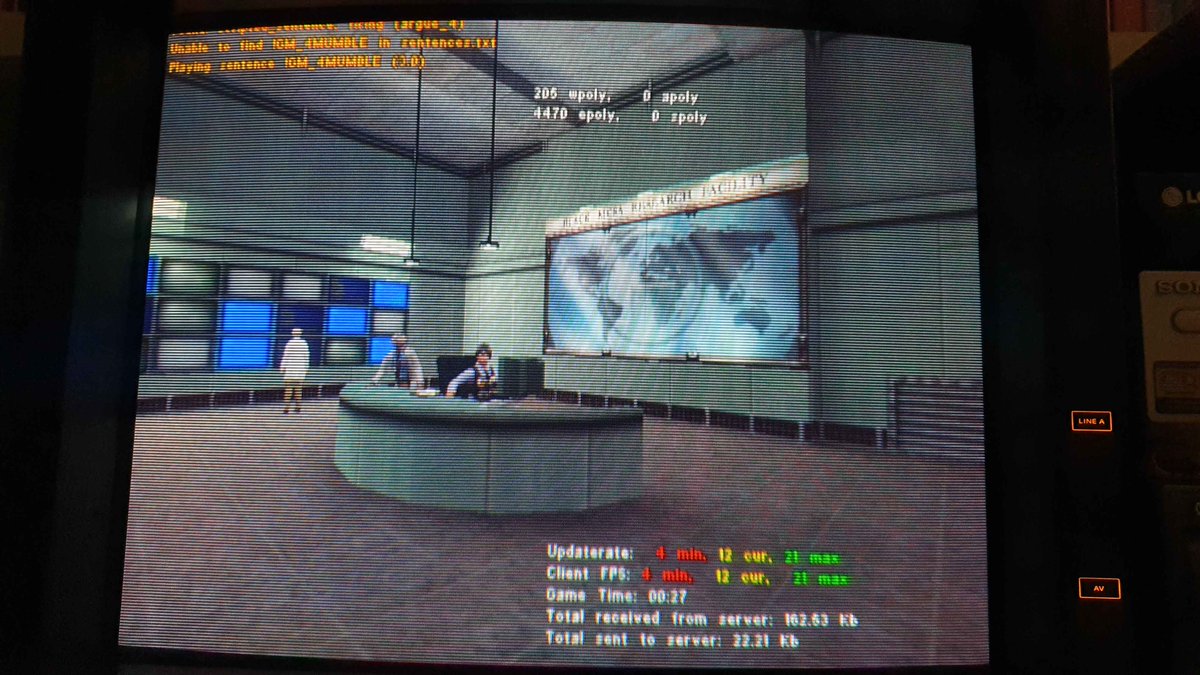craf7y24's tweet image. First time singleplayer maps of HL running on Xash3D port for Sega Dreamcast on stock RAM (16 Mb)