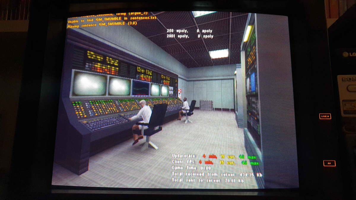 craf7y24's tweet image. First time singleplayer maps of HL running on Xash3D port for Sega Dreamcast on stock RAM (16 Mb)