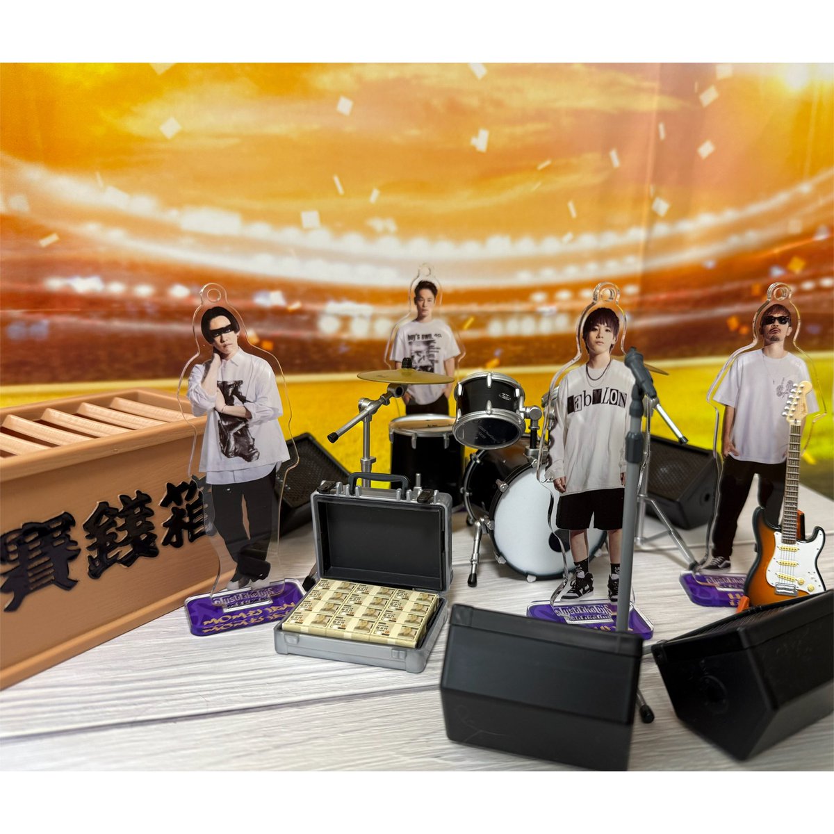 NICOLEN0518's tweet photo. スピーカー見つけた🔈
やっぱりベースだけ見つからなかったミニチュア…

#ガチャ
#PearlDrumsMiniatureCollection
#FenderMiniatureCollection
#センターマイク
#seria
#SPYAIR https://t.co/iqRZ8F1E7I