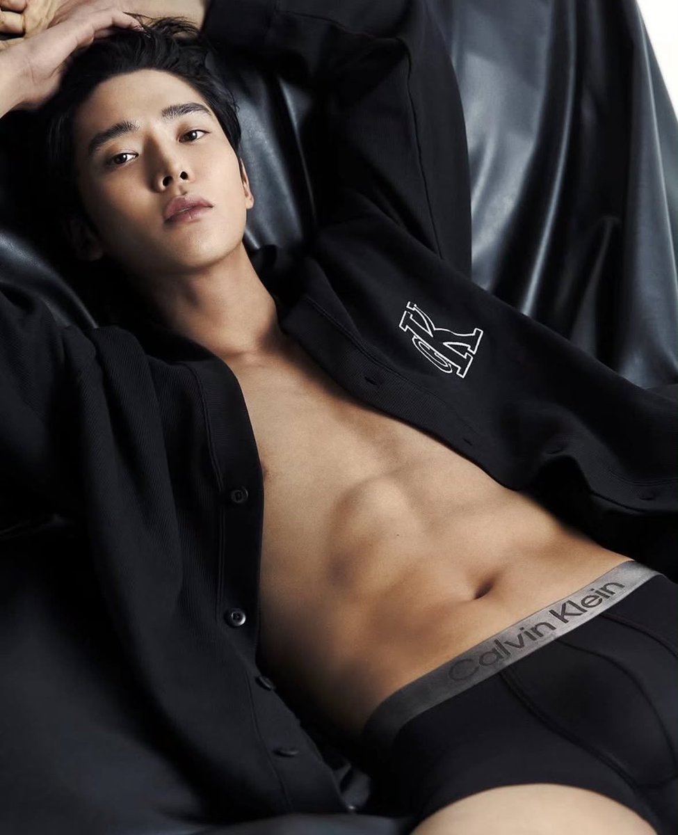 cess4evah's tweet photo. If you are a long time fan of Rowoon, you knew very well how conservative Rowoon is, so this #CalvinKlein pictorial is a really bold move for him. 
I respect his passion and dedication. He ate and devoured. 
#Rowoon https://t.co/Y6cmyl35dx