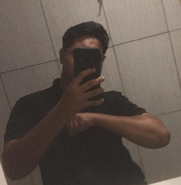 carta aberta pra mim mesmo.

você pode ser bom, mas nunca vai ser algo relevante; vai mergulhar nos sonhos e vai se esquecer da realidade, onde você nunca conquistou algo e vai gastar tudo a troco de nada.