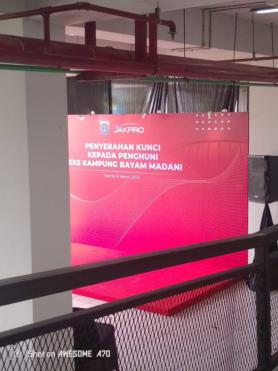 Janji omon omon Pilkada Jakarta

Info yang kami peroleh, tidak lebih dari 30 KK yang hanya menerima kunci Kampung Susun Bayam. Warga miskin kota kembali dikhianati