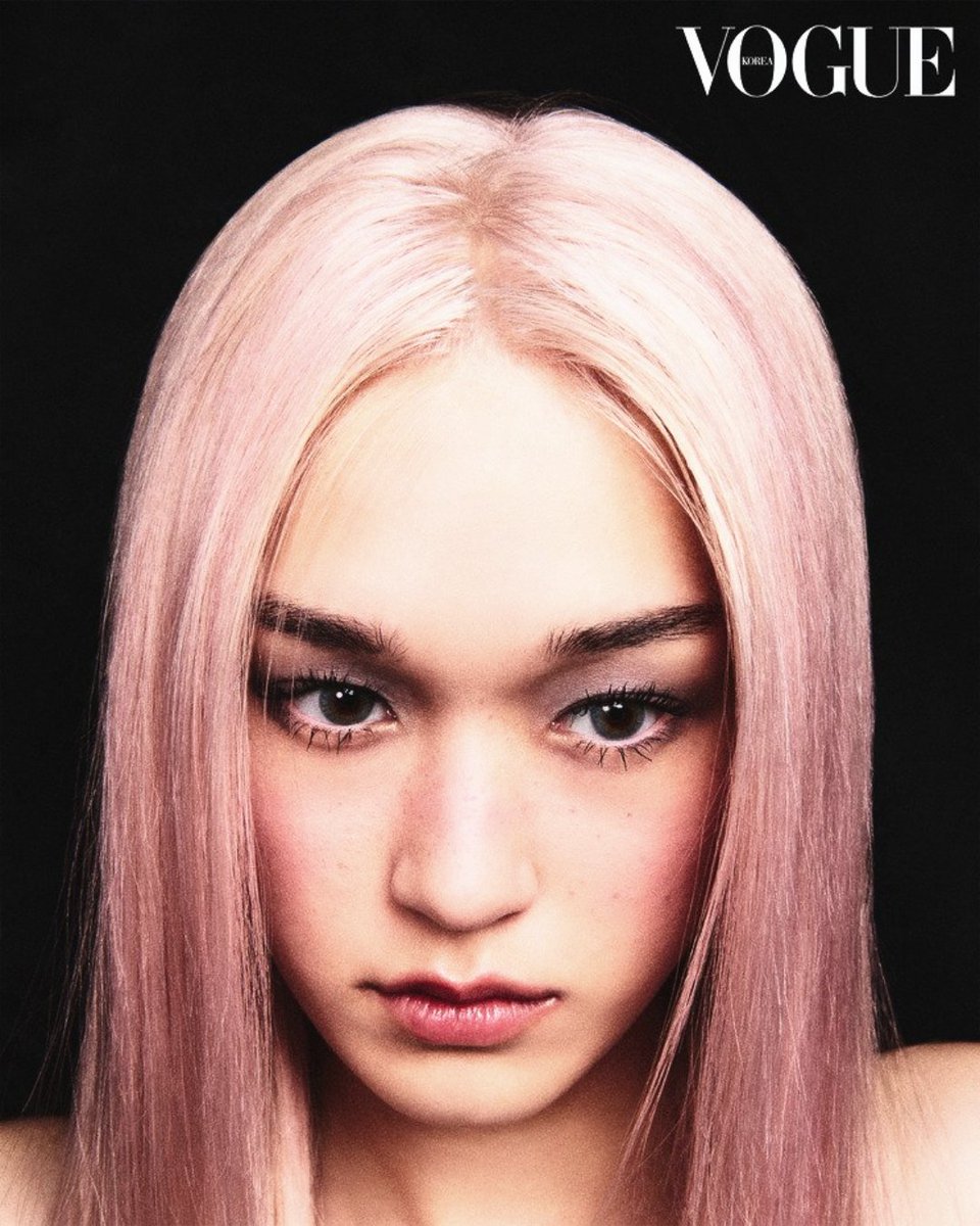 leesuhyunI's tweet photo. 💭... 𝑣̲𝑜̲𝑔̲𝑢̲𝑒̲'̲𝑠̲ girl with pink hair cascades, a rosy tide ˖⋆࿐໋ https://t.co/kZm2zdw211
