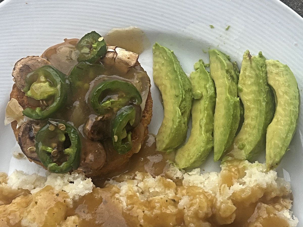 Robotvirgin's tweet image. Mashed Potatoes &amp;amp; Vegan Chicken with Gravy &amp;amp; Avocado!

.
.
.
.
.

#veganmasedpotatoes #mashedpotatoes #potatoes #veganchicken #chickn #veganmeat #veganprotein #avocado #avocadolover #vegan #veganfood #plantbased #veganism #veganfortheanimals #pdxvegans #portlandvegans #vegangravy