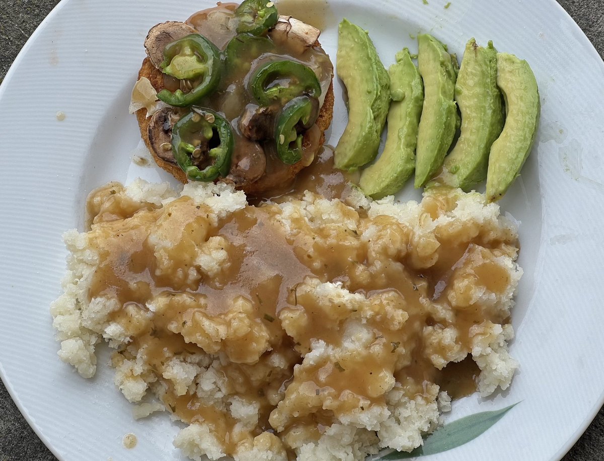 Robotvirgin's tweet image. Mashed Potatoes &amp;amp; Vegan Chicken with Gravy &amp;amp; Avocado!

.
.
.
.
.

#veganmasedpotatoes #mashedpotatoes #potatoes #veganchicken #chickn #veganmeat #veganprotein #avocado #avocadolover #vegan #veganfood #plantbased #veganism #veganfortheanimals #pdxvegans #portlandvegans #vegangravy