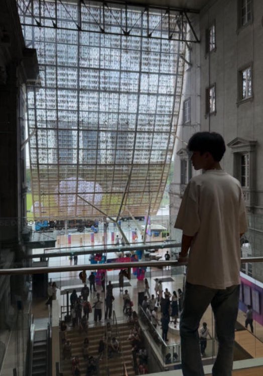 我不敢正眼看你，怕每⼀眼都是表⽩

#勇敢一点点